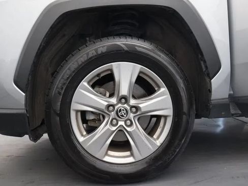 Used 2024 Toyota RAV4 XLE FWD image 32
