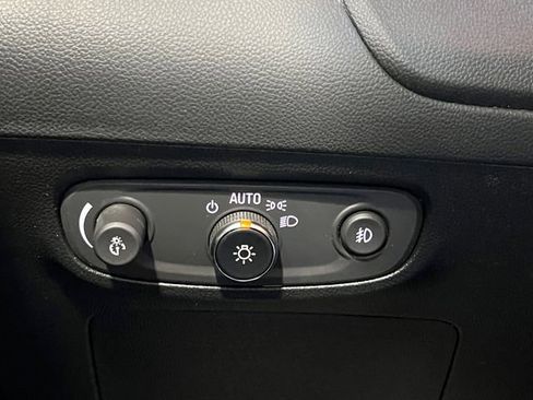 Used 2023 Buick Encore GX Select w/ Sport Touring Package FWD image 18