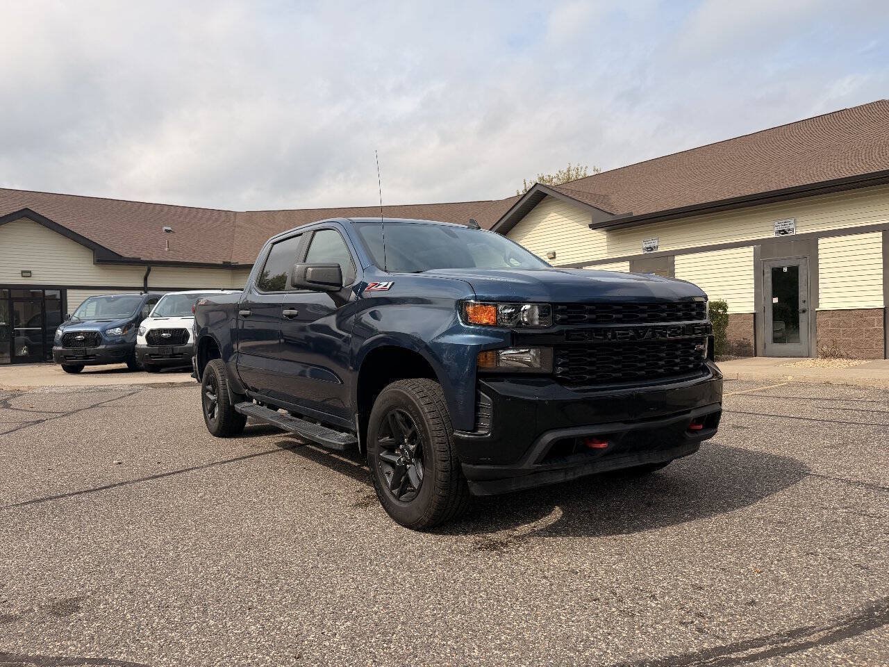 Used 2019 Chevrolet Silverado 1500 Custom Trail Boss w/ Custom Convenience Package AWD/4WD image 2