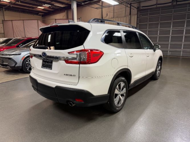 Used 2025 Subaru Ascent Premium AWD/4WD image 5