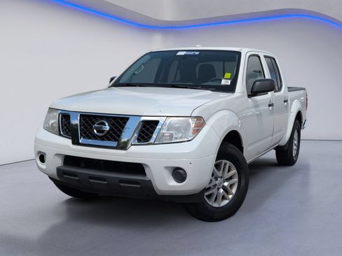 Used 2016 Nissan Frontier SV RWD image 2