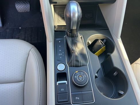 Used 2021 Volkswagen Atlas SE image 19