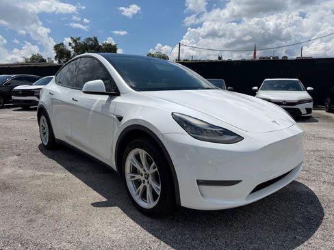 Used 2021 Tesla Model Y 2WD image 3