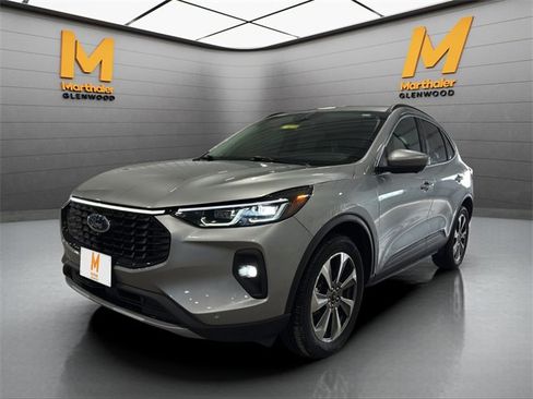 Used 2024 Ford Escape Platinum image 4