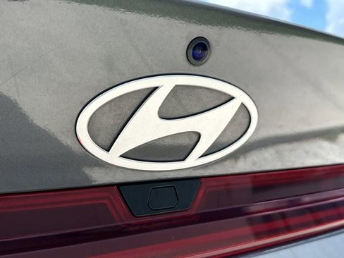 Used 2024 Hyundai Elantra Limited FWD image 16