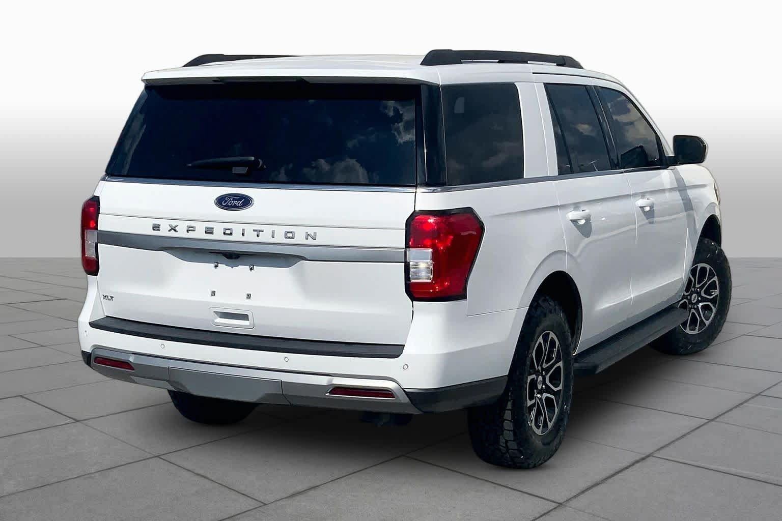 Used 2024 Ford Expedition XLT AWD/4WD image 13