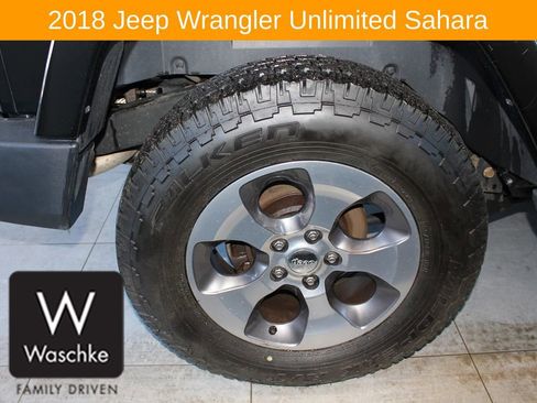 Used 2018 Jeep Wrangler Unlimited Sahara image 12