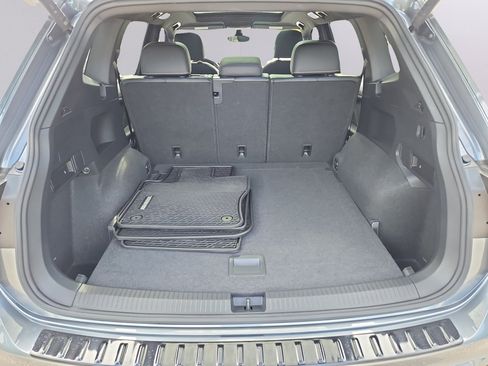 Used 2024 Volkswagen Tiguan SE R-Line AWD/4WD image 34