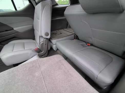 Used 2021 Chevrolet Traverse Premier FWD image 18