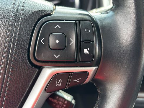 Used 2019 Toyota Highlander XLE AWD/4WD image 26