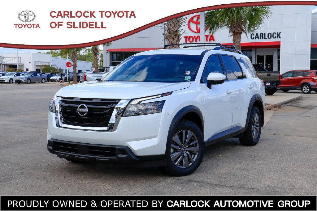 Used 2025 Nissan Pathfinder SV FWD image 1