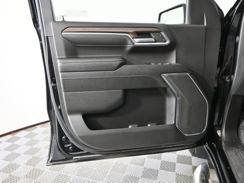 Used 2023 Chevrolet Silverado 1500 LT w/ Leather Package AWD/4WD image 18