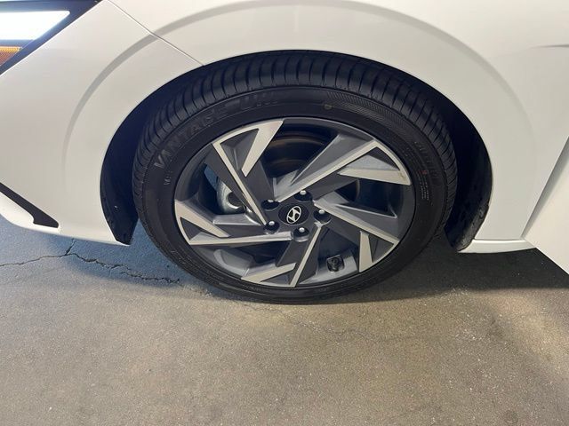 Used 2024 Hyundai Elantra Limited FWD image 31