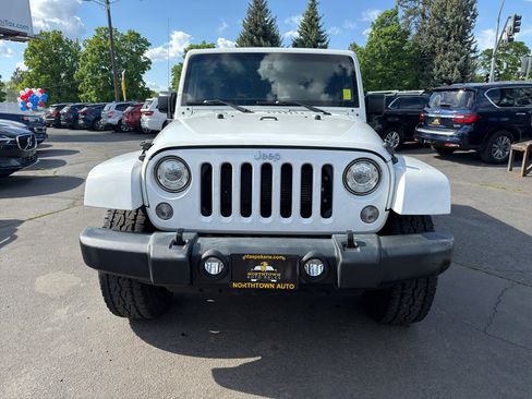 Used 2017 Jeep Wrangler Unlimited Rubicon w/ Dual Top Group AWD/4WD image 9