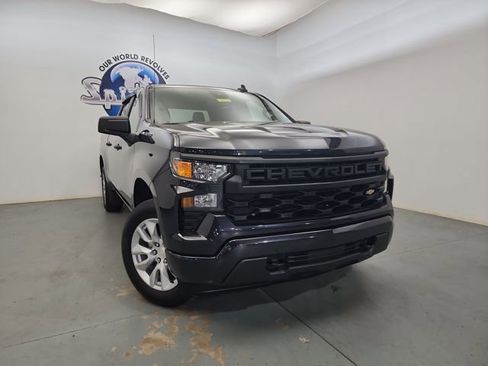 Used 2022 Chevrolet Silverado 1500 Custom image 3