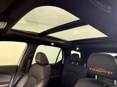 Used 2025 Honda Pilot TrailSport image 29