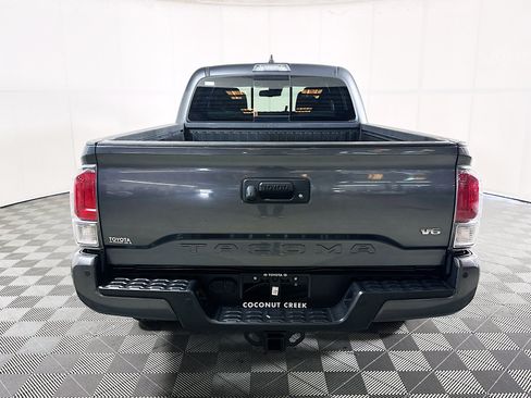 Used 2022 Toyota Tacoma TRD Sport w/ Technology Package RWD image 4