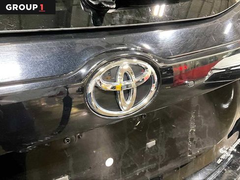 Used 2018 Toyota Highlander XLE image 30