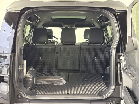 New 2026 Land Rover Defender 110 X-Dynamic SE image 28