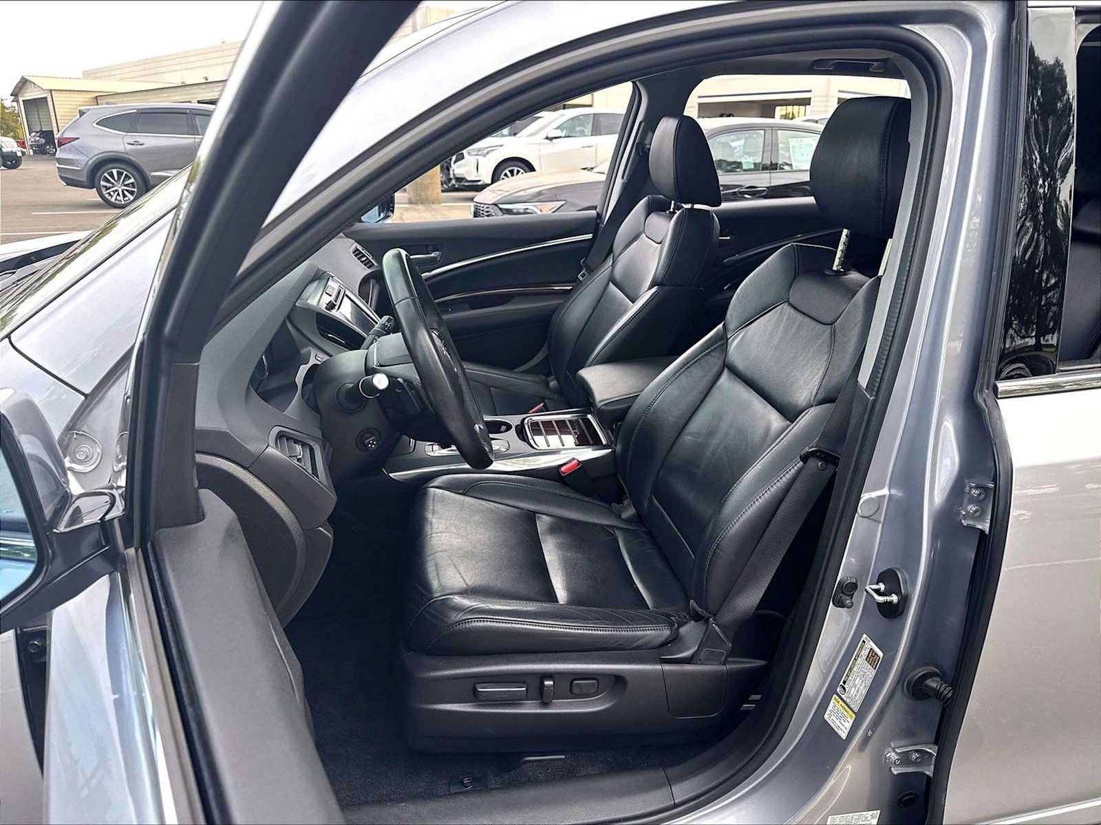 Used 2016 Acura MDX w/ Technology Package AWD/4WD image 28