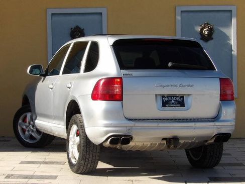 Used 2004 Porsche Cayenne Turbo image 9
