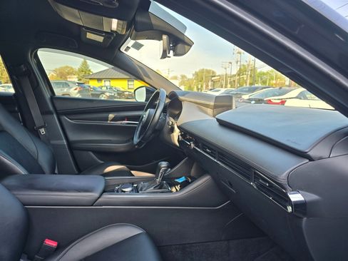 Used 2019 MAZDA MAZDA3 Hatchback w/ Preferred Package FWD image 18