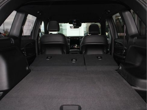 New 2025 Jeep Grand Cherokee Limited w/ Trailer Tow Package image 32