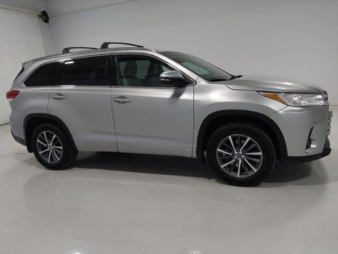 Used 2018 Toyota Highlander XLE image 11