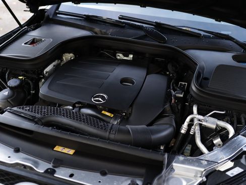 Used 2021 Mercedes-Benz GLC 300 4MATIC image 34