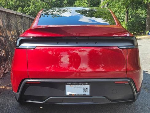 Used 2026 Tesla Model Y Long Range RWD image 9