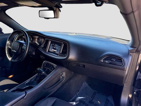 Used 2019 Dodge Challenger SXT image 26