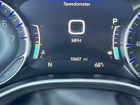 Used 2024 Chrysler Pacifica Touring-L image 28