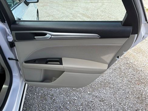 Used 2020 Ford Fusion SE FWD image 13