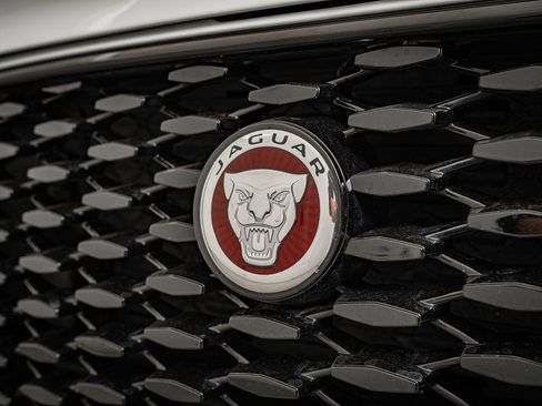 Used 2023 Jaguar F-PACE S image 3