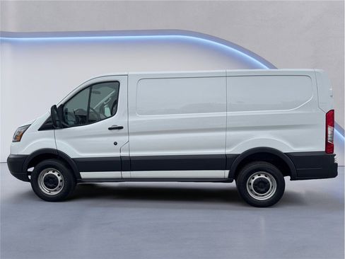 Used 2015 Ford Transit 250 130 Low Roof image 3