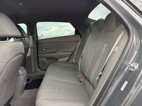 Used 2025 Hyundai Elantra Sport FWD image 18