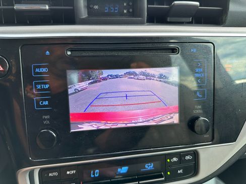 Used 2018 Toyota Corolla LE image 32