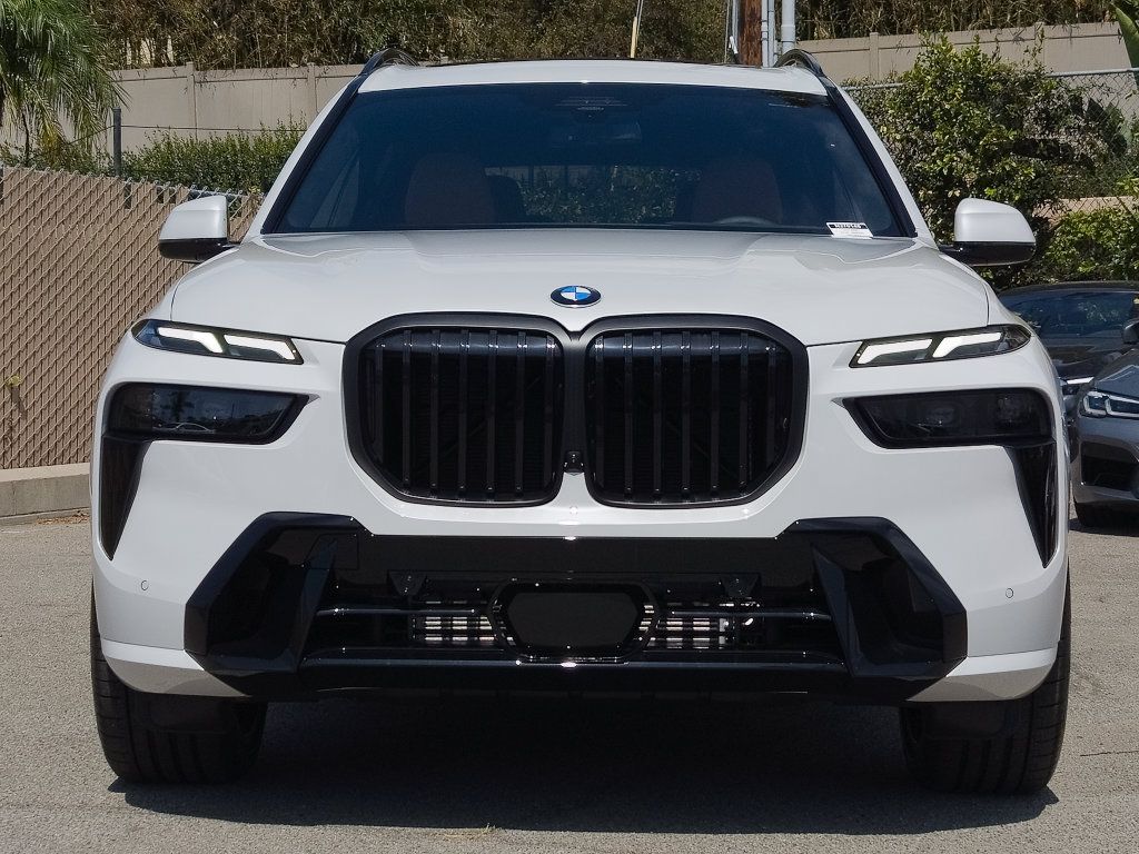 New 2027 BMW X7 xDrive40i w/ M Sport Package AWD/4WD image 5