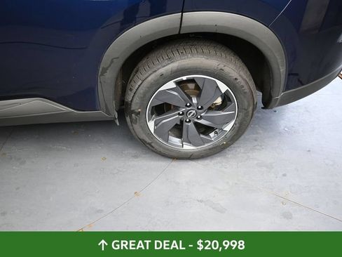 Used 2025 Nissan Rogue SV FWD image 19