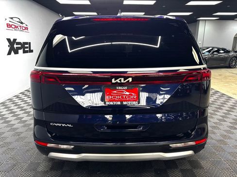 Used 2024 Kia Carnival LX FWD image 12