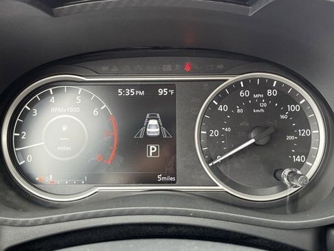 New 2025 Nissan Versa SR w/ Trunk Package image 8