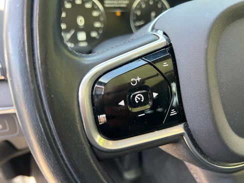 Used 2020 Volvo XC90 T5 Momentum w/ Protection Package Premier image 27