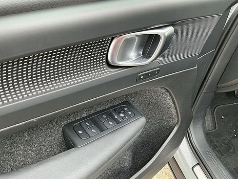 Used 2025 Volvo XC40 B5 Plus image 16