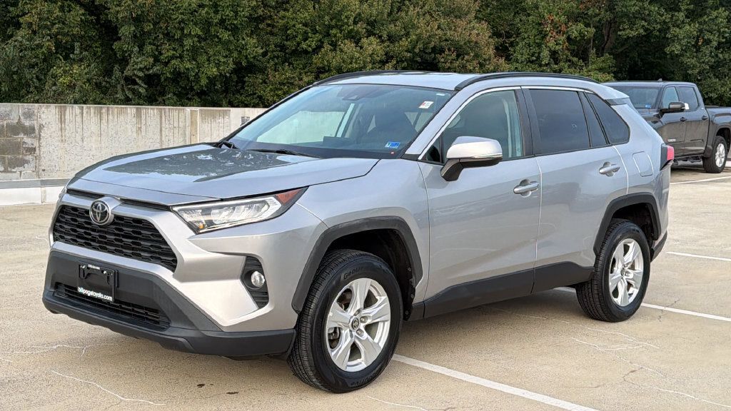 Used 2021 Toyota RAV4 XLE AWD/4WD image 2
