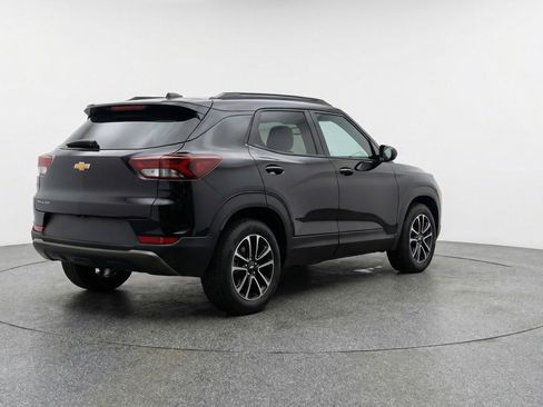 Used 2025 Chevrolet TrailBlazer LT image 9