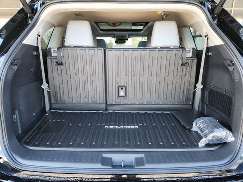 New 2026 Toyota Highlander Platinum AWD/4WD image 24