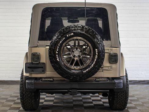 Used 2004 Jeep Wrangler Sahara AWD/4WD image 4