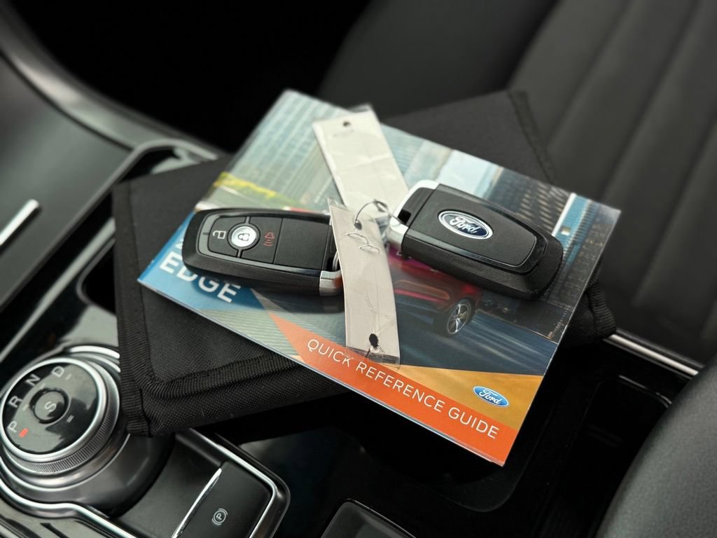 Used 2020 Ford Edge SE w/ Cargo Accessory Package FWD image 4
