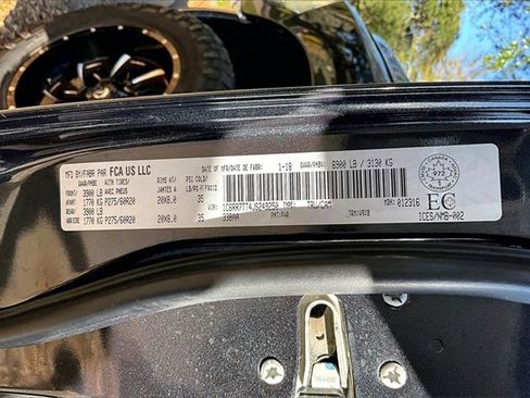 Used 2018 RAM 1500 Classic SLT image 16