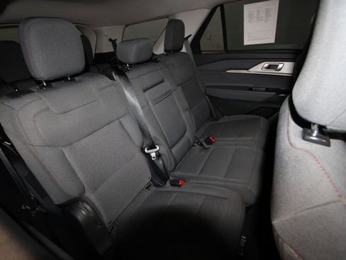 Used 2025 Ford Explorer Active image 25